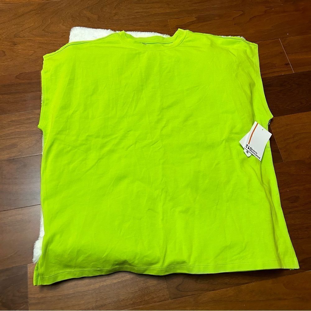 ‎Medium NWT Sports Illustrated lime green workout muscle tee